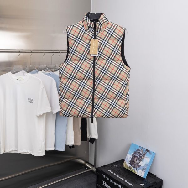 Burberry Plaid Vest For Autumn