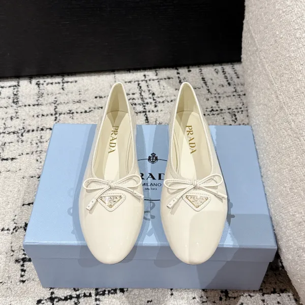 Prada Flat Shoes Red Sheepskin Patent Leather Rubber Outsole Spring