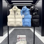Moncler Vest Color Down