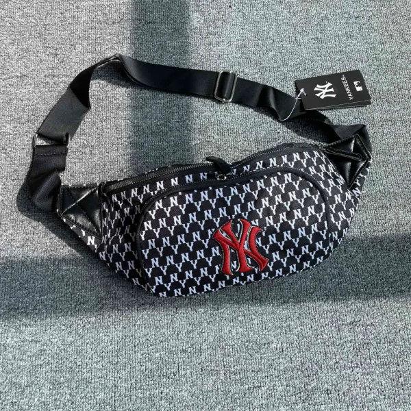 Gucci Waist Bag Red Embroidery