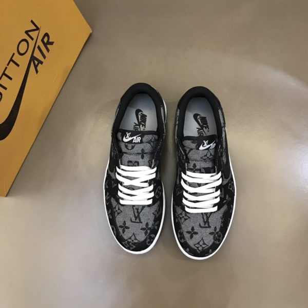 Nike Canvas Sneakers