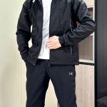 Descente Windbreaker Red Fleece Running Rock Climbing Autumn Curved Cut Side Pockets
