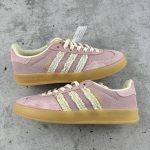Adidas Sneakers