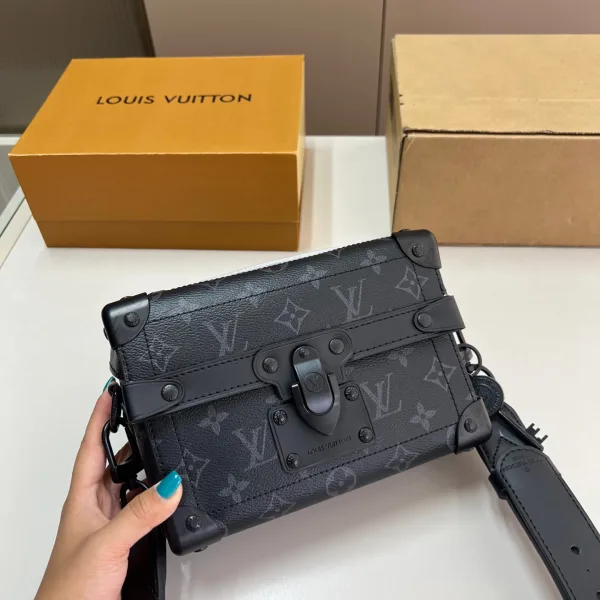 Louis Vuitton Messenger Bag