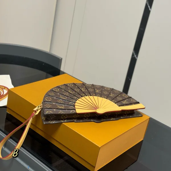 Louis Vuitton Ruler