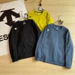 Descente Long-Sleeved Red Cotton Soft Polyester Fiber Minimalist Style Autumn Zippered Pocket