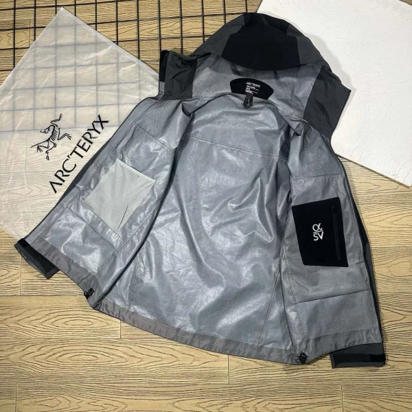 Ecco Waterproof Jacket Red Gore-Tex Lace Adjustable Drawstring Zippered Pocket