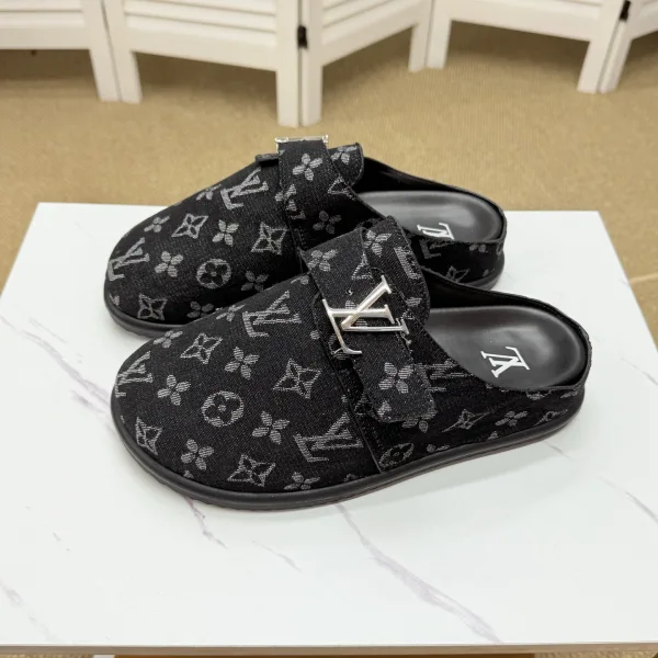 Louis Vuitton Leather Slippers For Spring