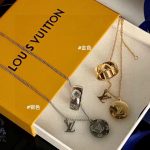 Louis Vuitton Necklace Color Lace