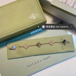 Van Cleef & Arpels Bracelet Golden