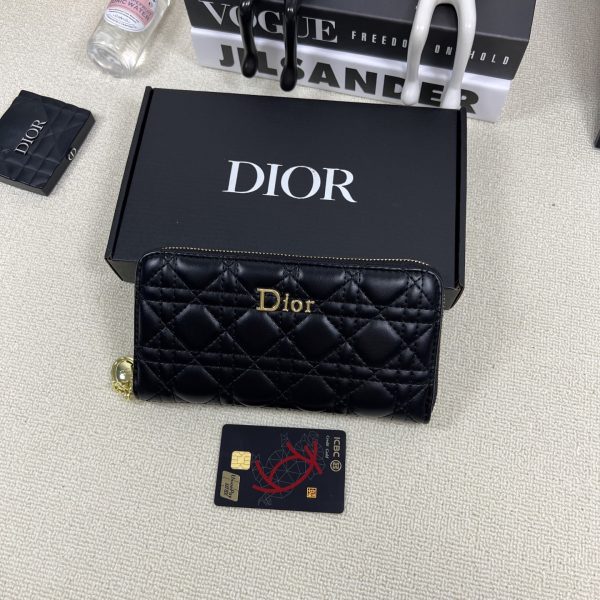 Dior Wallet Ash Lace Understated Luxury
