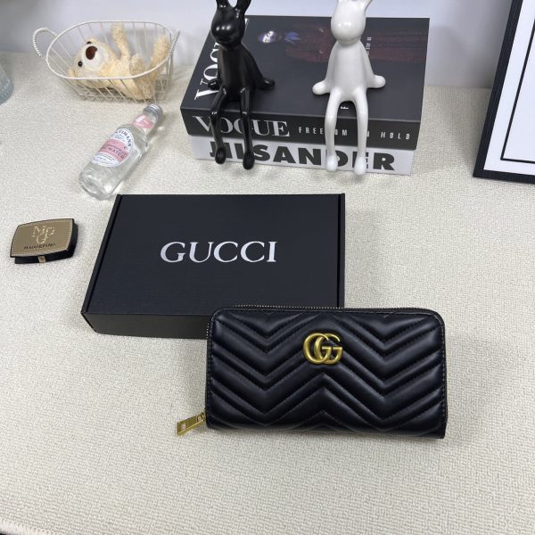 Gucci Wallet Ash Lace Understated Luxury