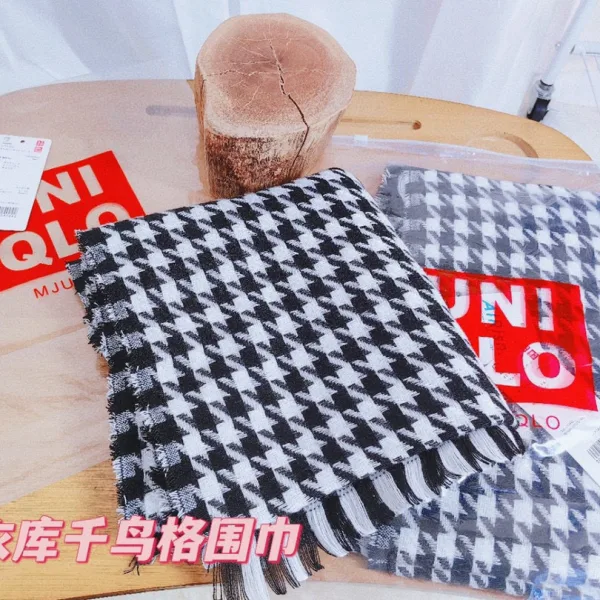 Uniqlo Shawl Black Woven Fabric Simple And Versatile High-Quality Design Winter