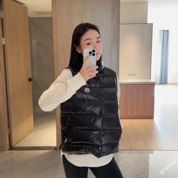 Moncler Outerwear Red Eva Wool Feather Goose Down Nylon Fabric Smooth To The Touch Easy Match Sophistication Winter Zippered Pocket