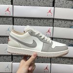 Jordan Sneakers Beige